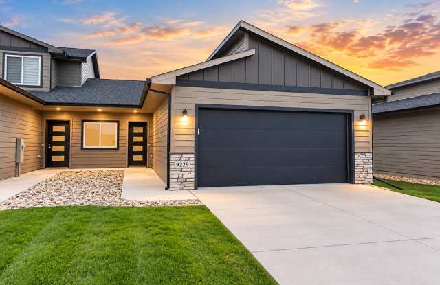 Modern 3-Bedroom Townhome with 2-Stall Garage in West Sioux Falls Gallery 1