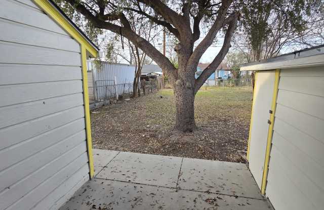 809 Elmwood Drive Gallery 3
