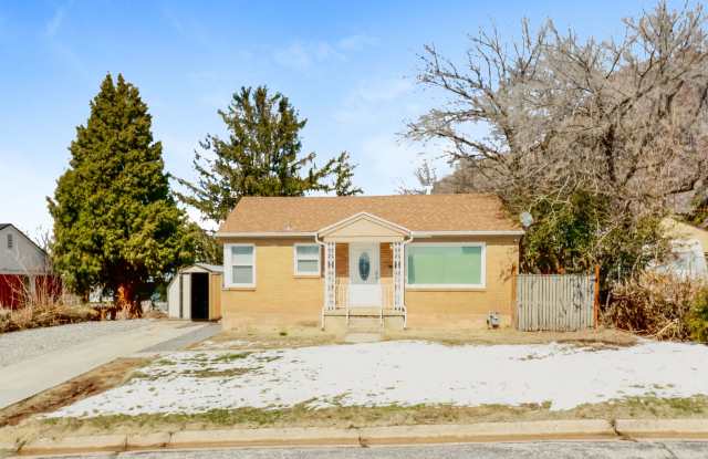 Comfortable 2 Bed, 2 Bath Pet-Friendly Home with Central Air & Cozy Flooring! - Available on June 10th! photos photos