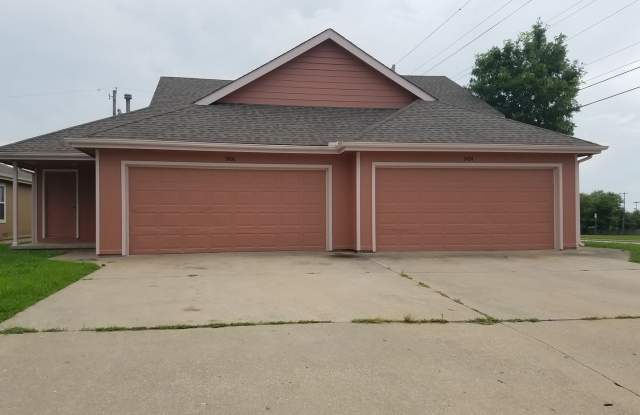 Great 3 Bed 2 Bath 2 Car Garage Flat Duplex- Pets ok! photos photos