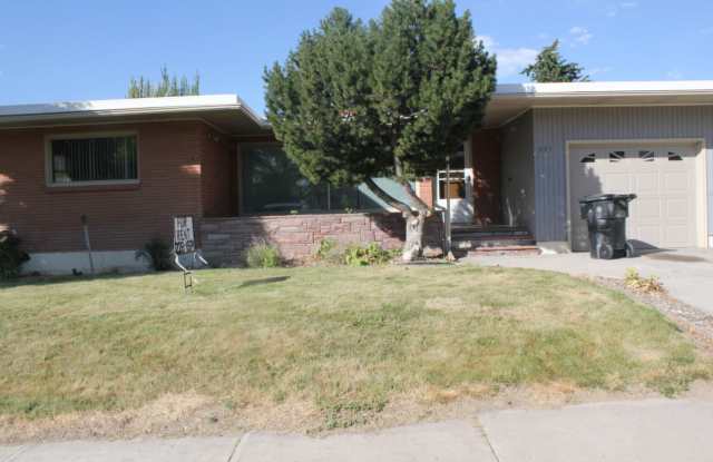 471 East Park St photos photos