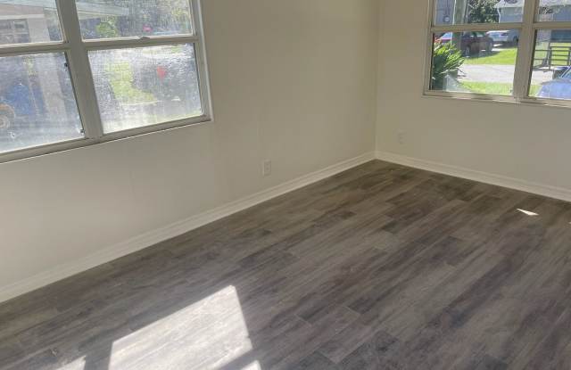 Beautiful home with backyard! Gallery 4