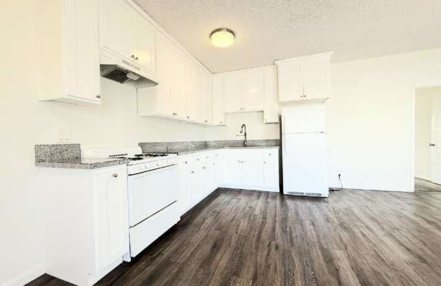 2926 1/2 Dalton Ave photos photos