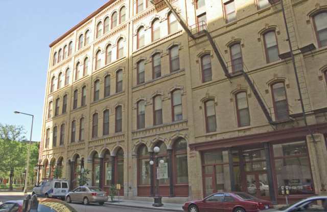 Straus Loft Apartments Gallery 2