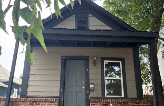 2 Bedroom and 1 Bathroom House Gallery 1