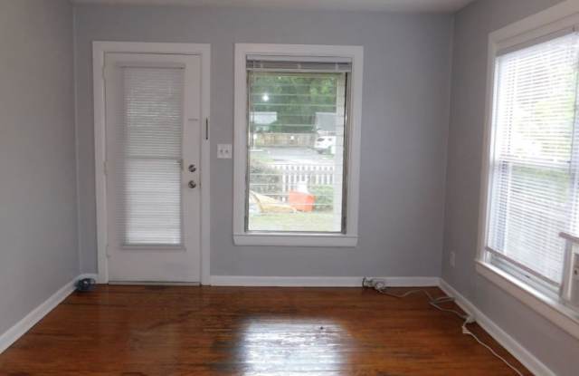 Charming 2 Bedroom! Gallery 3