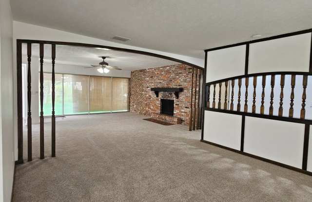 Available! Pool Home In Brandon! Gallery 3