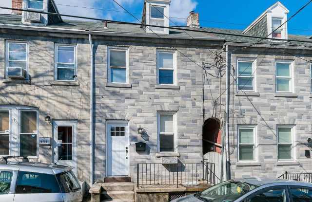 Updated 4 Bed 2 Bath Townhouse in Lancaster City! photos photos