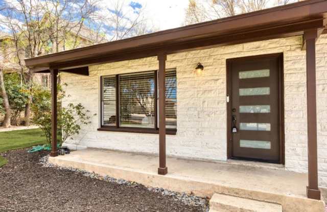 Charming 3-Bedroom Home with Sunroom and Spacious Backyard Gallery 4