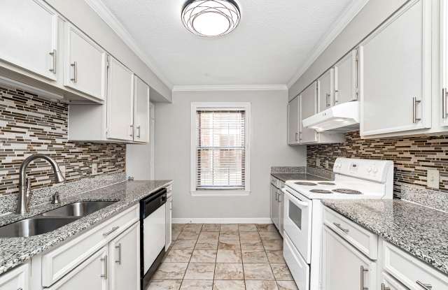 3 Bedroom Townhome off Lobdell Near Towne Center| Community Pool photos photos