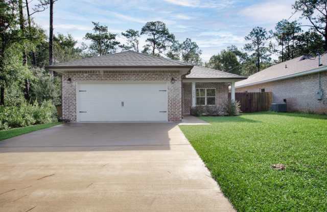Beautiful 4-Bedroom Home with Modern Finishes, Fenced Yard & Convenient Location! Gallery 3