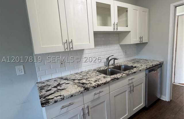 2591 NE 55TH CT Gallery 1