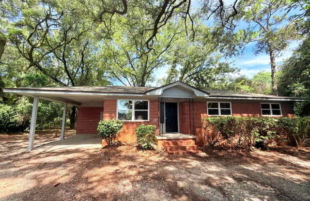 3 Bed/1.5 Bath Home - Backyard Pond Gallery 1
