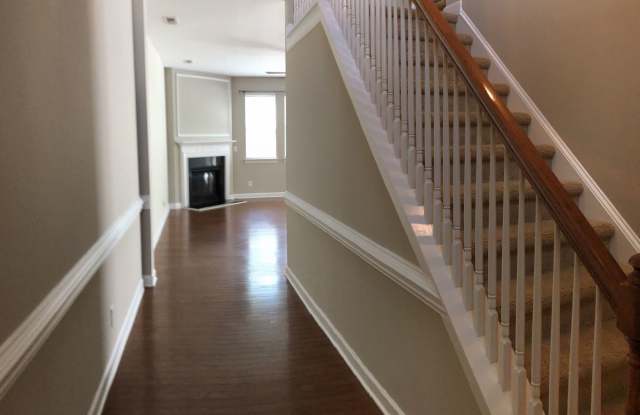 Beautiful Ballantyne Area 3 Bedroom Townhome Available Now Gallery 4