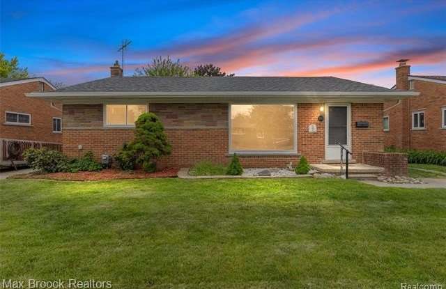 1751 Chaucer Avenue photos photos