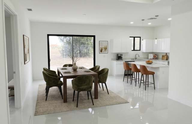 2113 Northwest 41st Avenueclientes@realtymiamigroup.com photos photos