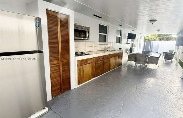 10356 SW 11th Ter - 10356 Southwest 11th Terrace, University Park, FL 33174