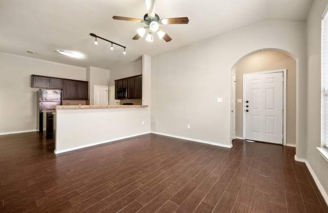 NICE 3 BEDROOM DUPLEX LOCATED IN NEW BRAUNFELS, TEXAS! photos photos