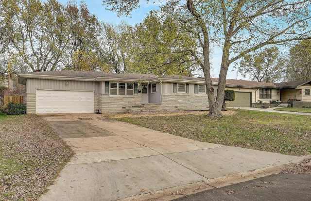 3 bed, 1.5 bath, 2 car garage, allows pets Gallery 3