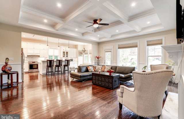 7417 MAGARITY ROAD Gallery 4