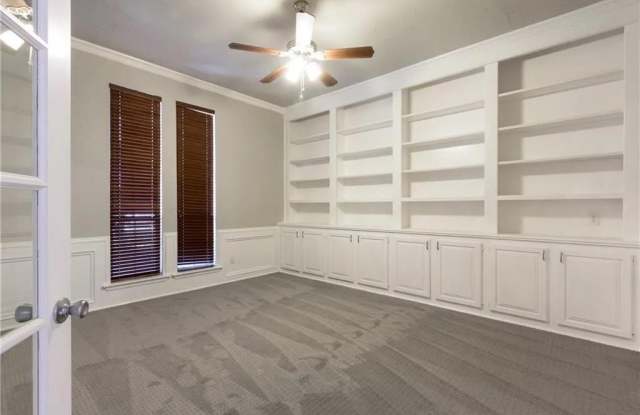 2501 Stanford Drive Gallery 3