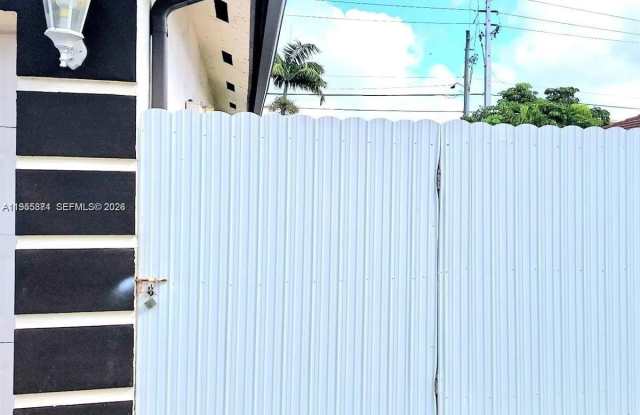 13249 SW 200th Ter photos photos