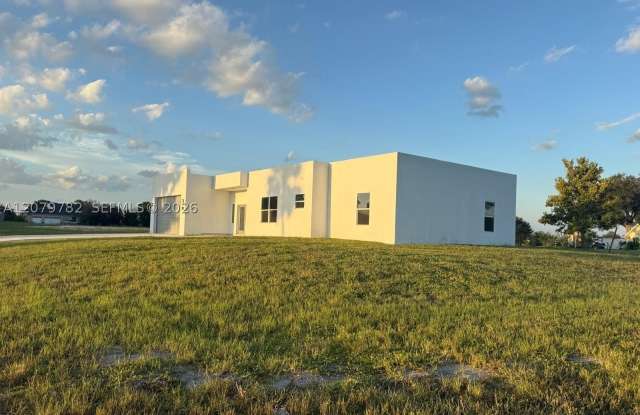 401 Lexington Drive Gallery 2