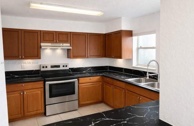 2752 NW 131st St photos photos