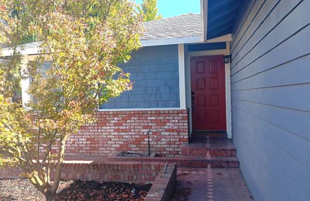 3 Bed 2 Bath Single Family Home with Solar in North West Santa Rosa! New flooring and Paint! Gallery 3