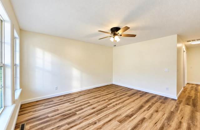 3 Bed | 1 Bath | 1 Car Garage Home! 1100 sqft located in Springfield! Gallery 3