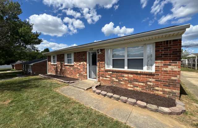 Beautiful 3 Bed, 1 Bath Convenient Location Mins From Hospital and Shopping - 208 Diecks Drive, Elizabethtown, KY 42701
