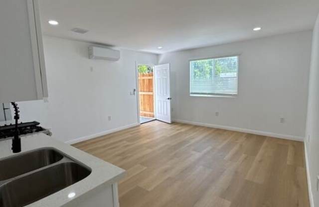 19459 Keswick St Gallery 3