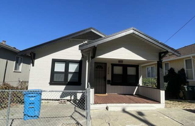 Cute 3 Bedroom 2 Bath house Gallery 1