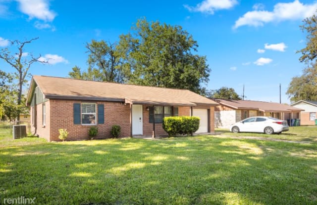 619 Jasime Street - 619 Jasmine Street, Richwood, TX 77531