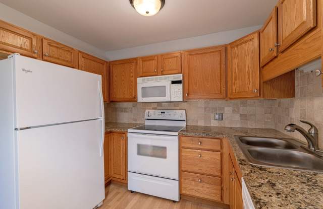 JUST LISTED: 2BDR/2BTH CONDO IN HEATHER GARDENS $2095 Available Oct. 1st Gallery 4
