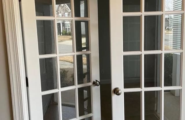 Room for Rent in 4 Bedroom Home at Farm Pond Trl photos photos