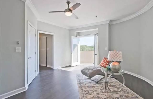 Room in 2 Bedroom Home at Peachtree Rd NE photos photos