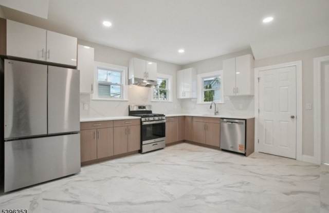 19 Ashwood Ave photos photos