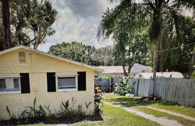 4109 NELSON AVENUE - 4109 Nelson Avenue, South Gate Ridge, FL 34231