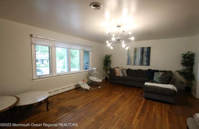 450 Redmond Avenue Gallery 2