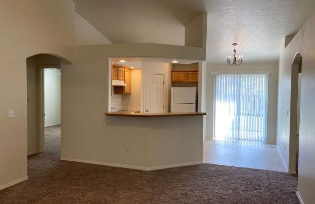 4 Bedroom w/ Giant Backyard, Walking Distance to Settlers Park! | $250 OFF FIRST MONTH'S RENT!!! Gallery 3
