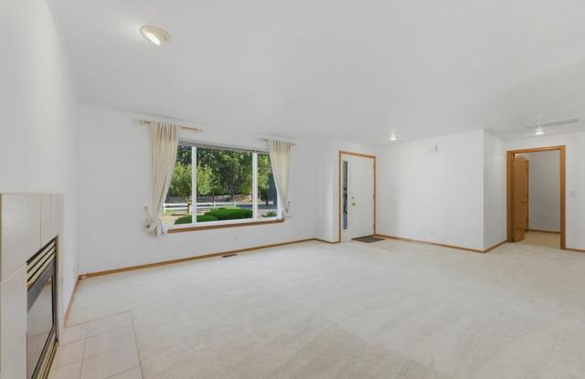 Charming 2-Bedroom Gig Harbor Duplex in a Peaceful Wooded Setting Gallery 4