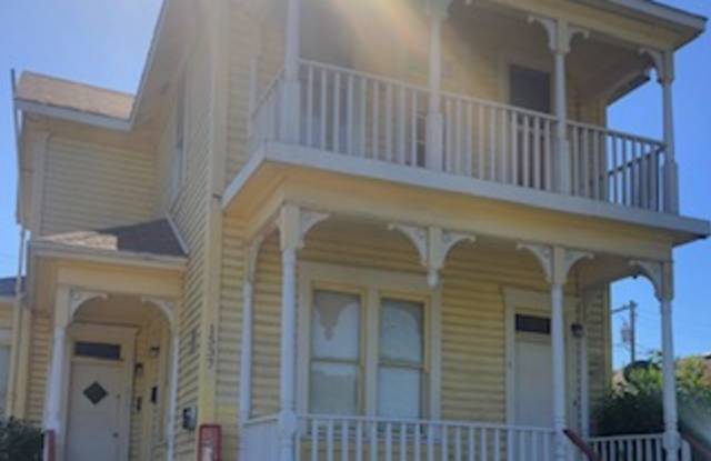 1537 Southeast Pine Street-Todd - 4 photos photos