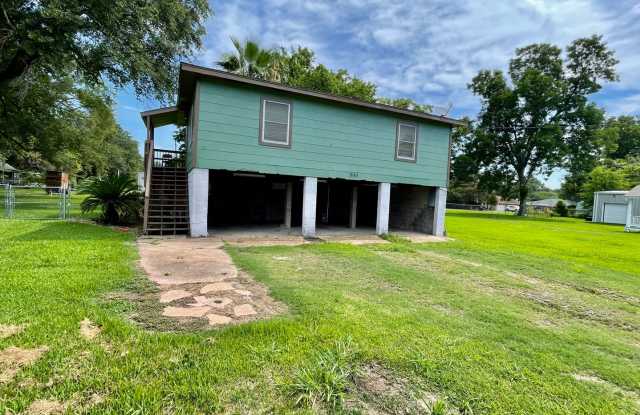 800 Grigsby Ave Port Neches, Texas 77651 - 800 Grigsby Avenue, Port Neches, TX 77651