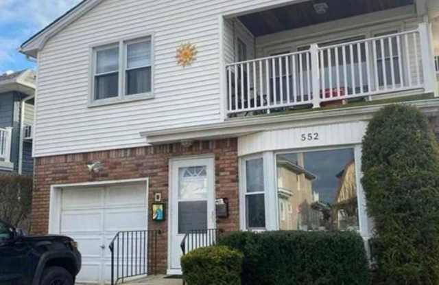 552 E Walnut Street photos photos