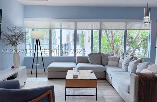 2135 Washington Ct Gallery 2