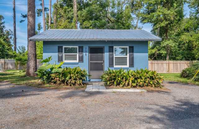 Convenient  Comfortable 1/1 – Updated and Move-In Ready photos photos