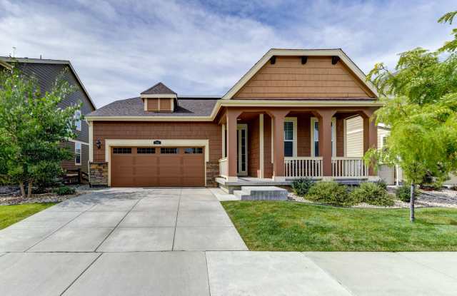 Large 3 bed 3 bath in Flatiron Meadows next to Meadowlark School. Tons of Updates Gallery 1