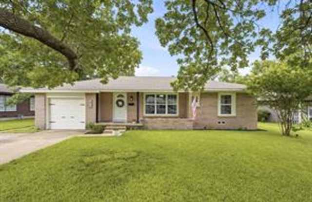 BEAUTIFUL SHERMAN 4 BEDROOM 2 BATH FOR LEASE- CLOSE TO FAIRVIEW PARK! Gallery 1