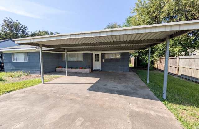 3265 East Drive, Groves, TX 77619 Gallery 3